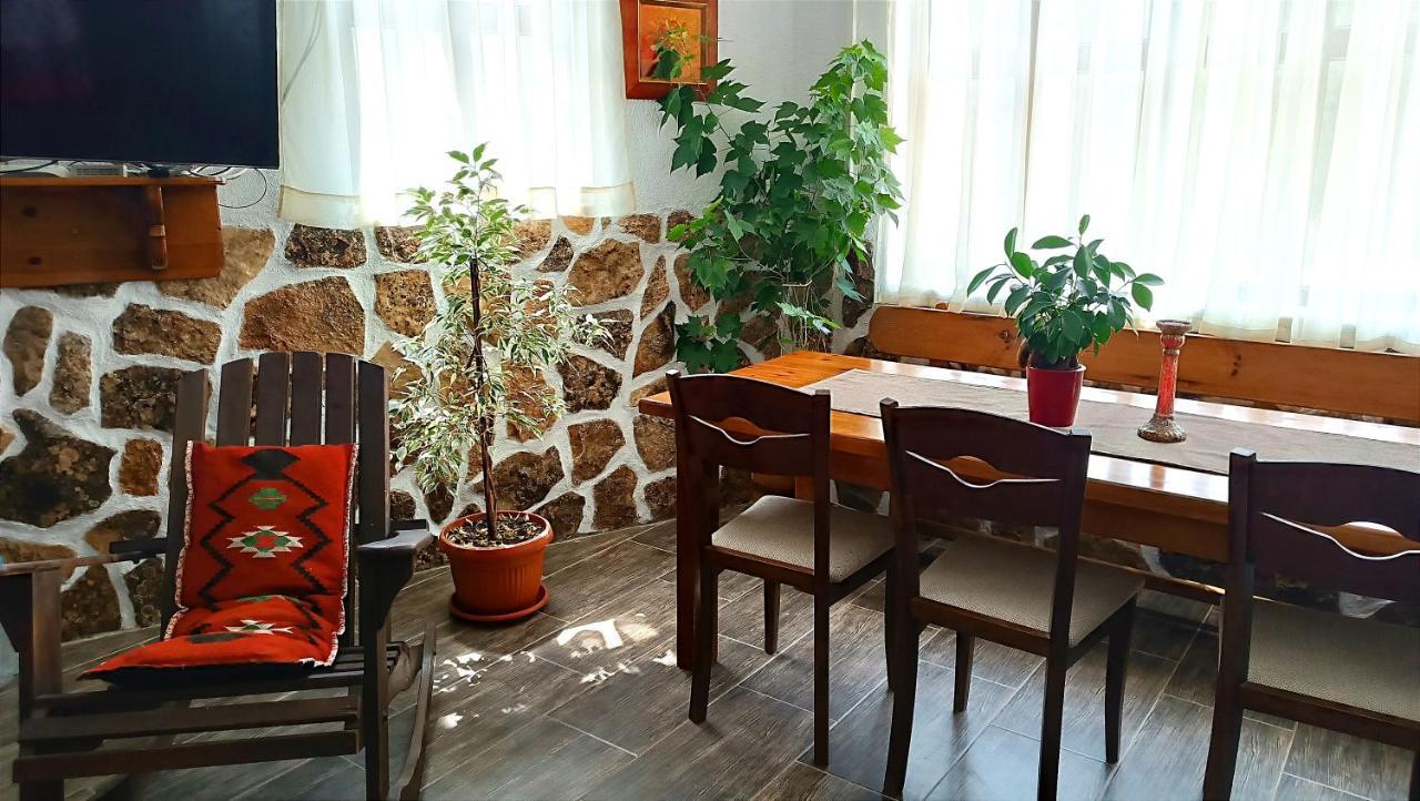 Guesthouse White Margarit Melnik  Buitenkant foto